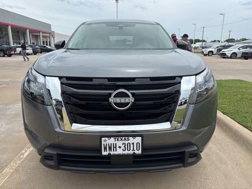 Gun Metallic 2025 Nissan Pathfinder S FWD