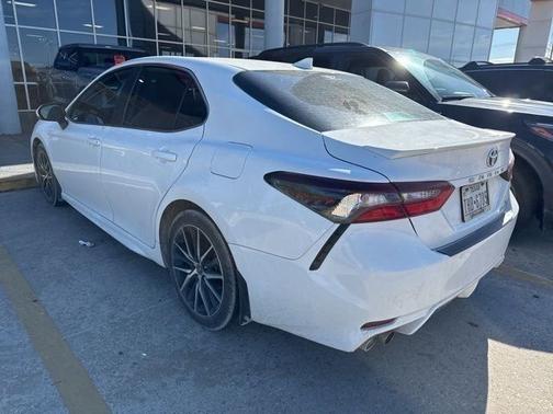 Ice Cap 2023 Toyota Camry SE