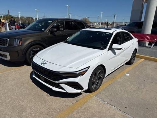 2025 Hyundai ELANTRA SEL