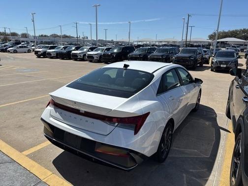 2025 Hyundai ELANTRA SEL