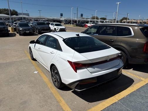 2025 Hyundai ELANTRA SEL