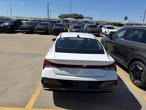 2025 Hyundai ELANTRA SEL