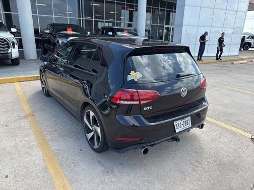 Deep Black Pearl Metallic 2018 Volkswagen Golf GTI 2.0T S 4-Door