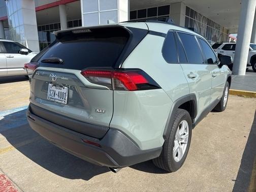 2020 Toyota RAV4 XLE