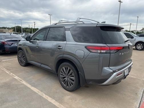 Gun Metallic 2024 Nissan Pathfinder SL FWD