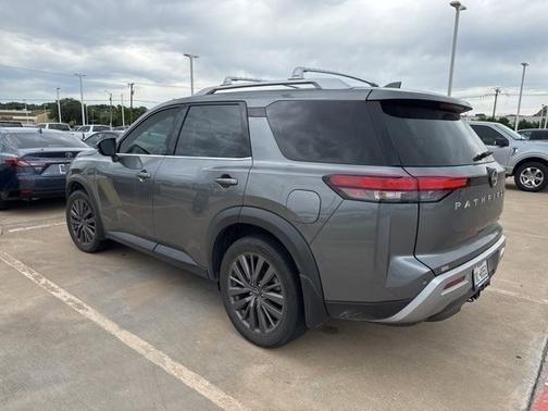 Gun Metallic 2024 Nissan Pathfinder SL FWD