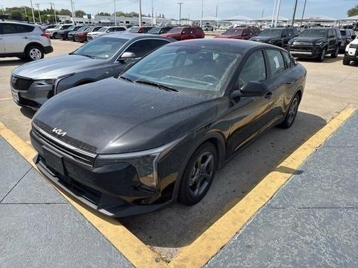 Aurora Black Pearl 2025 Kia K4 LXS