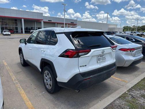 2024 Toyota RAV4 LE