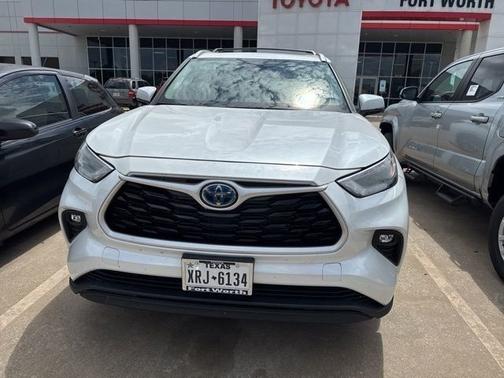 Wind Chill Pearl 2024 Toyota Highlander Hybrid XLE