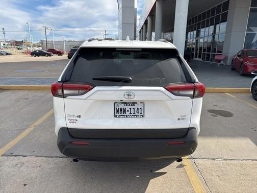 2025 Toyota RAV4 Hybrid LE