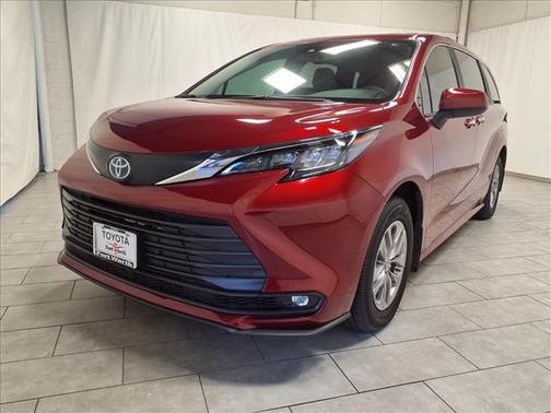 2025 Toyota Sienna XLE