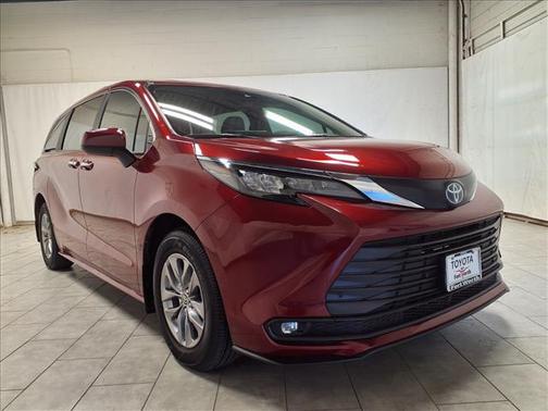 2025 Toyota Sienna XLE