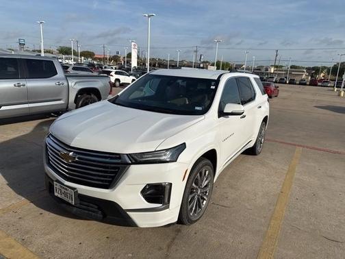 Summit White 2022 Chevrolet Traverse Premier