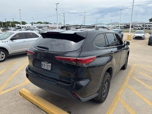 Midnight Black Metallic 2021 Toyota Highlander XLE