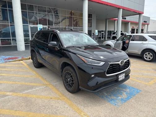 Midnight Black Metallic 2021 Toyota Highlander XLE