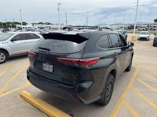 Midnight Black Metallic 2021 Toyota Highlander XLE