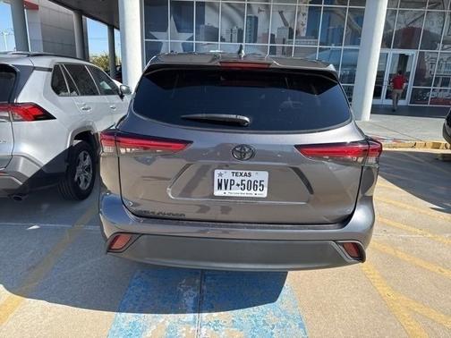 2022 Toyota Highlander L