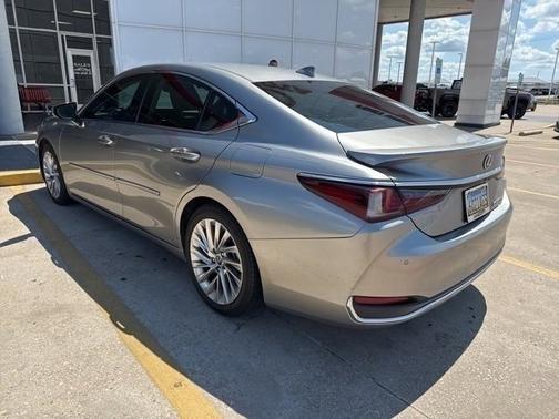 2021 Lexus ES 300h Ultra Luxury
