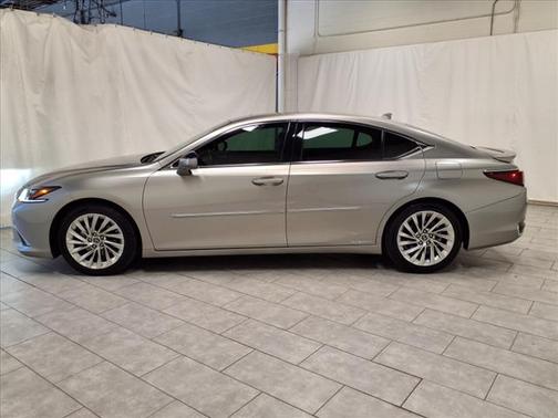 2021 Lexus ES 300h Ultra Luxury