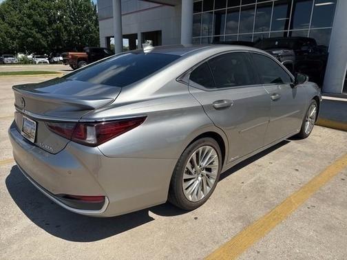 2021 Lexus ES 300h Ultra Luxury
