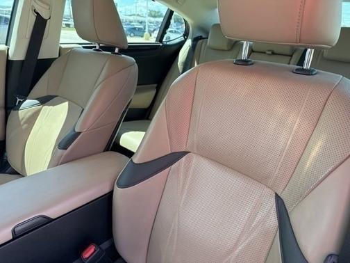 2021 Lexus ES 300h Ultra Luxury