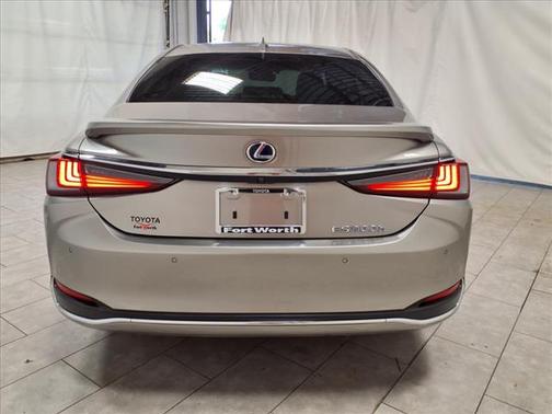2021 Lexus ES 300h Ultra Luxury
