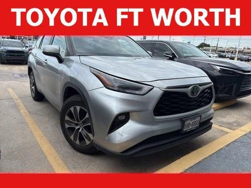 Celestial Silver Metallic 2023 Toyota Highlander XLE