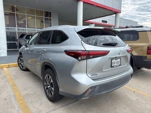 Celestial Silver Metallic 2023 Toyota Highlander XLE