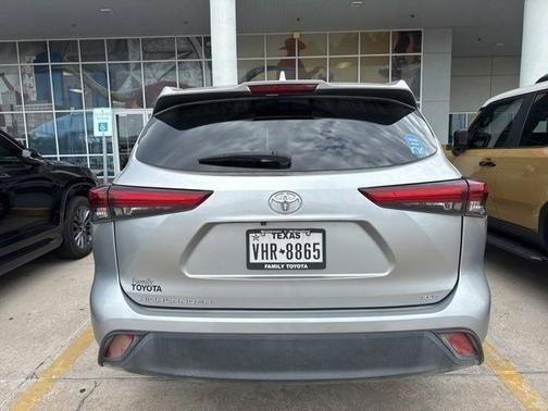 Celestial Silver Metallic 2023 Toyota Highlander XLE