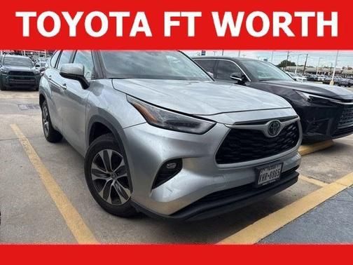 Celestial Silver Metallic 2023 Toyota Highlander XLE
