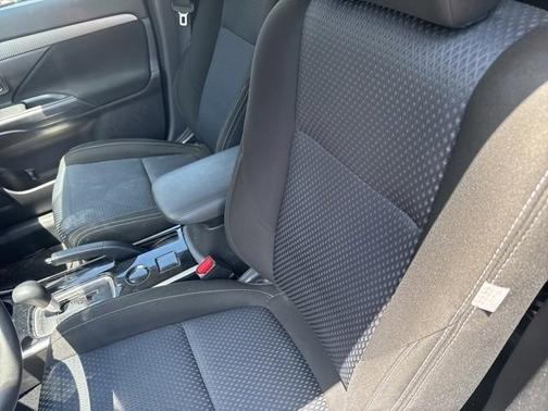 2018 Mitsubishi Outlander ES