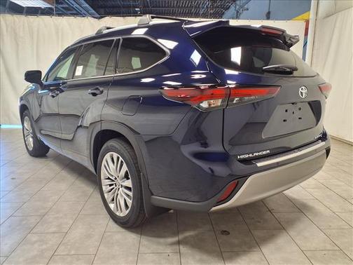 2026 Toyota Highlander Hybrid Platinum