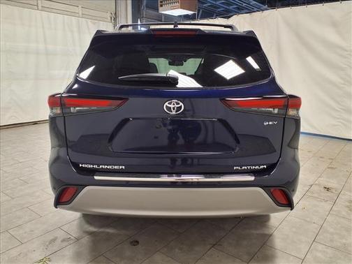 2026 Toyota Highlander Hybrid Platinum