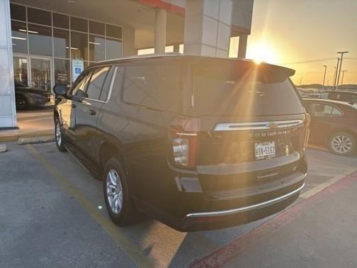 2023 Chevrolet Suburban LT