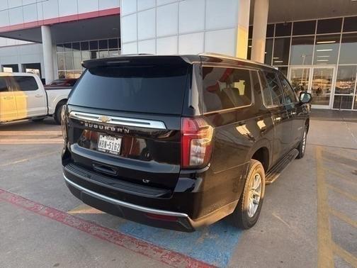 2023 Chevrolet Suburban LT