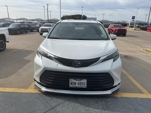 2024 Toyota Sienna XLE