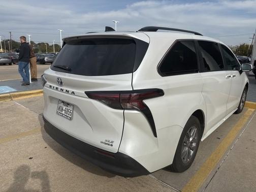 2024 Toyota Sienna XLE