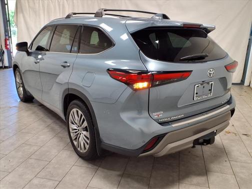 2022 Toyota Highlander Platinum