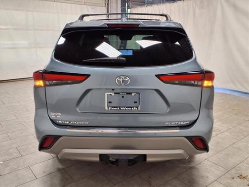 2022 Toyota Highlander Platinum