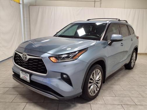2022 Toyota Highlander Platinum