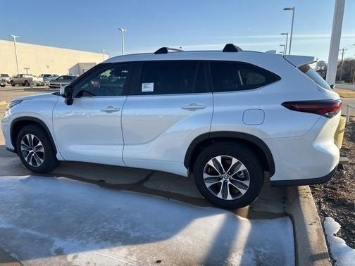 2024 Toyota Highlander Hybrid XLE