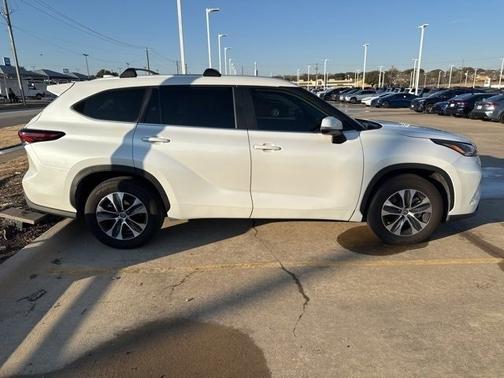 2024 Toyota Highlander Hybrid XLE