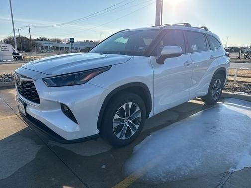 2024 Toyota Highlander Hybrid XLE