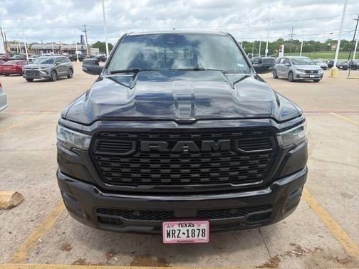 Diamond Black Crystal Pearlcoat 2026 RAM 1500 Big Horn/Lone Star