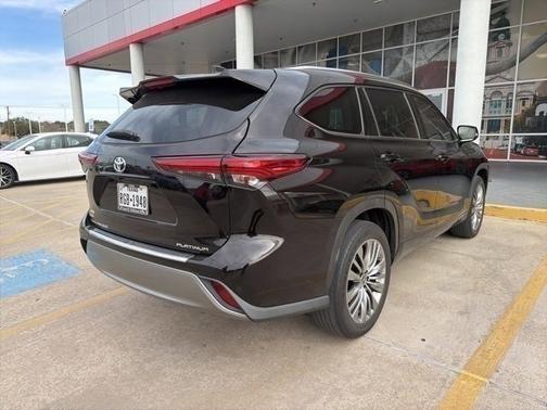 2022 Toyota Highlander Platinum