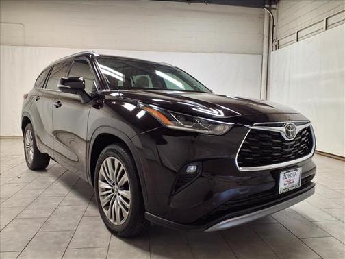 2022 Toyota Highlander Platinum