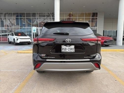 2022 Toyota Highlander Platinum