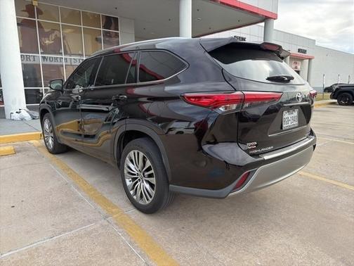 2022 Toyota Highlander Platinum