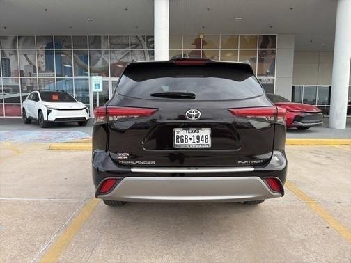 2022 Toyota Highlander Platinum