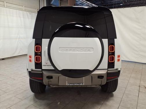 2024 Land Rover Defender 90 P400 X-Dynamic SE